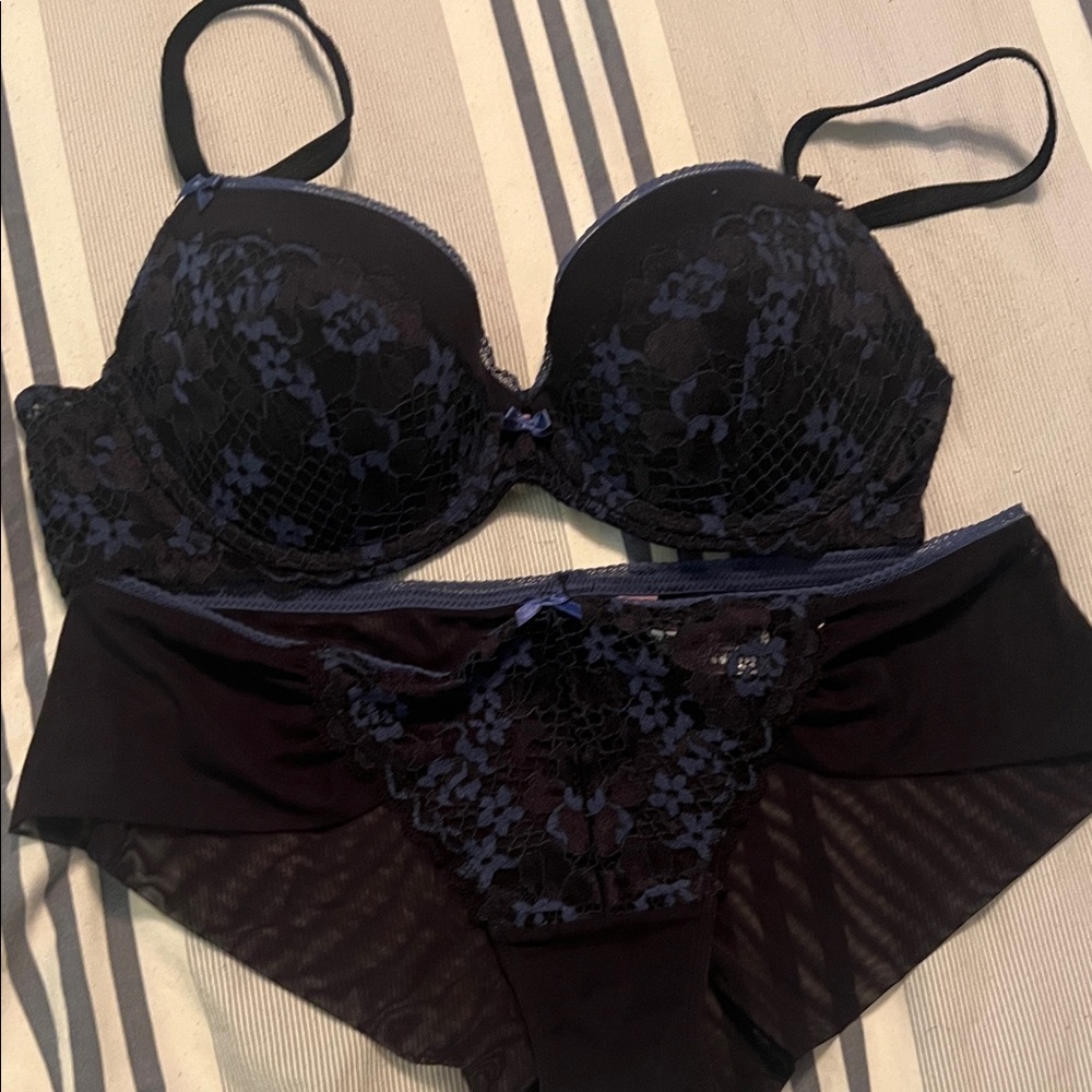 Adore Me Black Lace Push-Up Bra & Brief Set 
NWOT 
Panties size medium